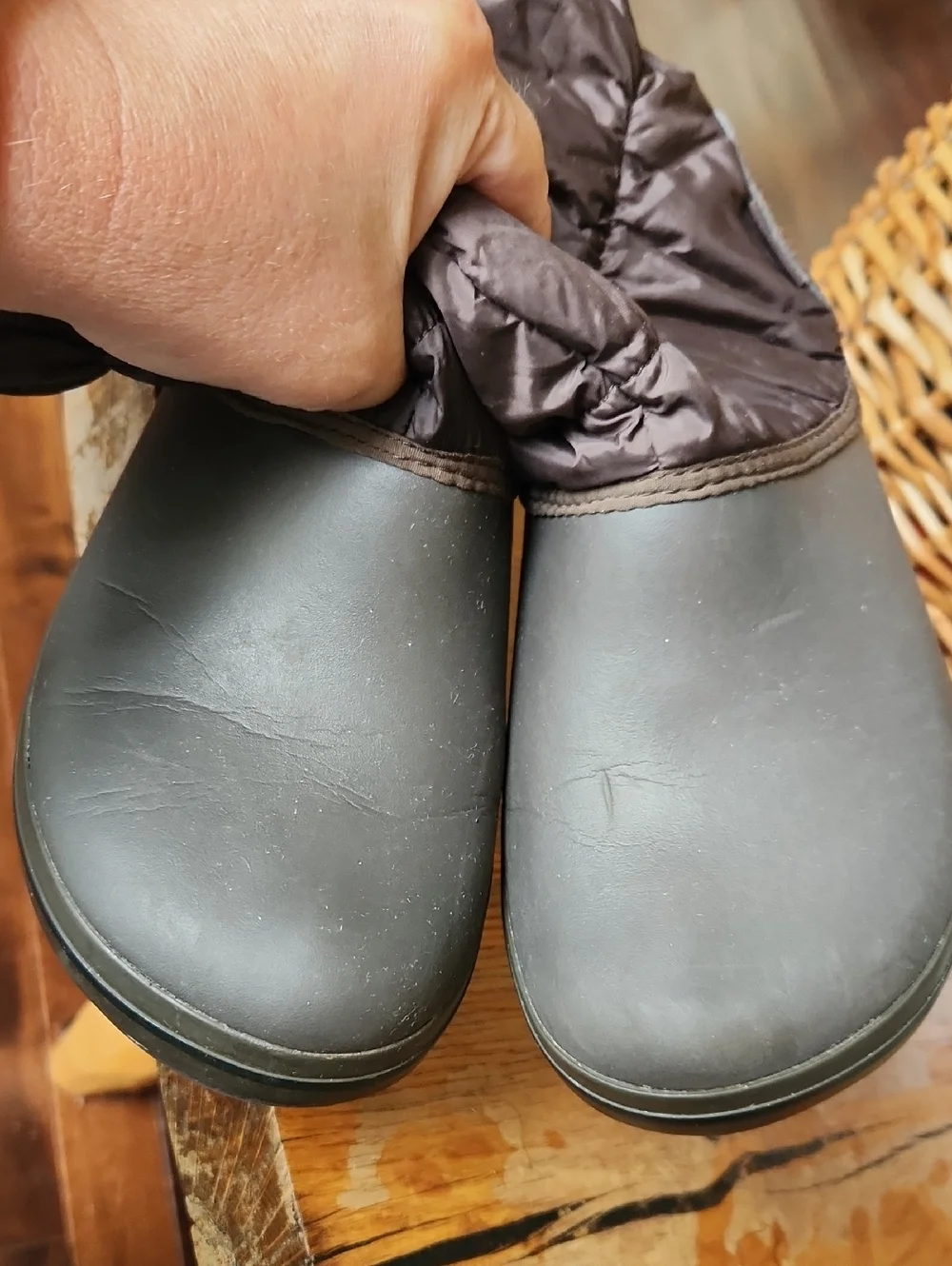 Crocs‎ brown women’s winter snow wate boots women’s size 8 Waterproof